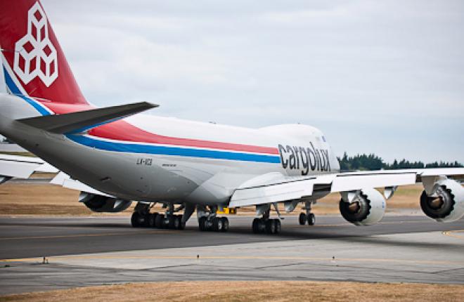 Boeing 747-8F прилетает в Россию