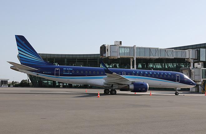 Самолет Embraer E190 авиакомпании AZAL