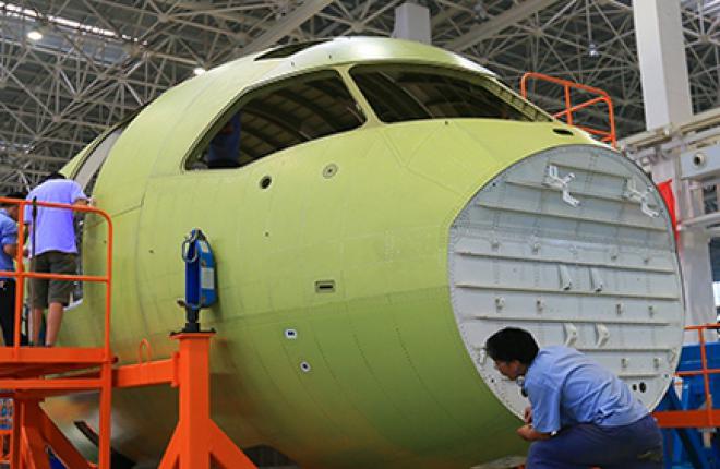 В Китае завершена сборка носовой секции самолета C919