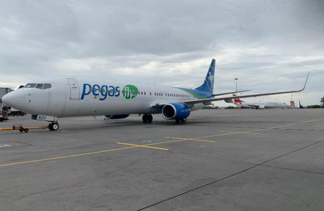 самолет Boeing 737-900 Pegas Fly 