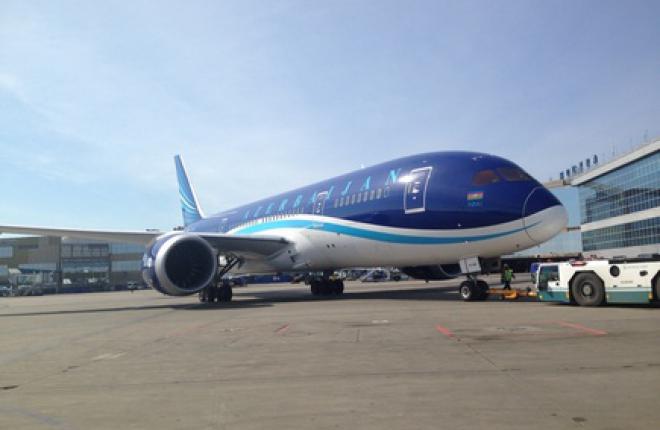 Авиакомпании AZAL прилетела в Москву на самолете Boeing 787 