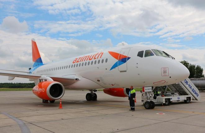 Авиакомпания "Азимут" начнет летную программу с Москвы