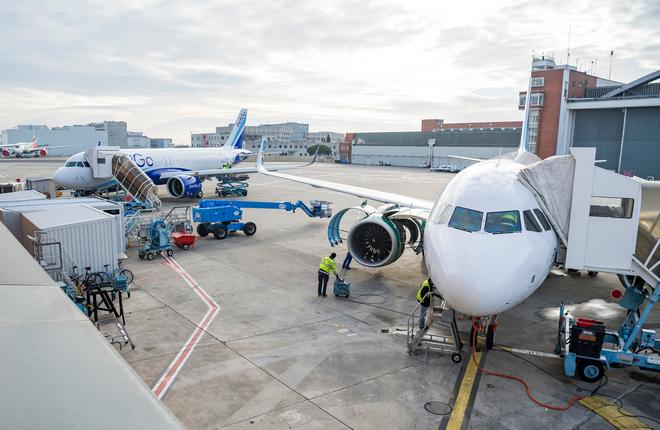 Крупнейший индийский лоукостер INdiGo получил первый за два года квартальный убыток