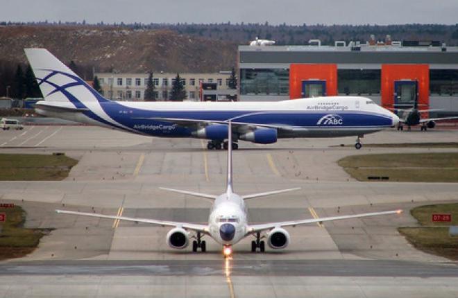 Пассажиропоток в московских аэропортах вырос за счет внутр