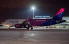 Самолет авиакомпании Wizz Air в Пулково